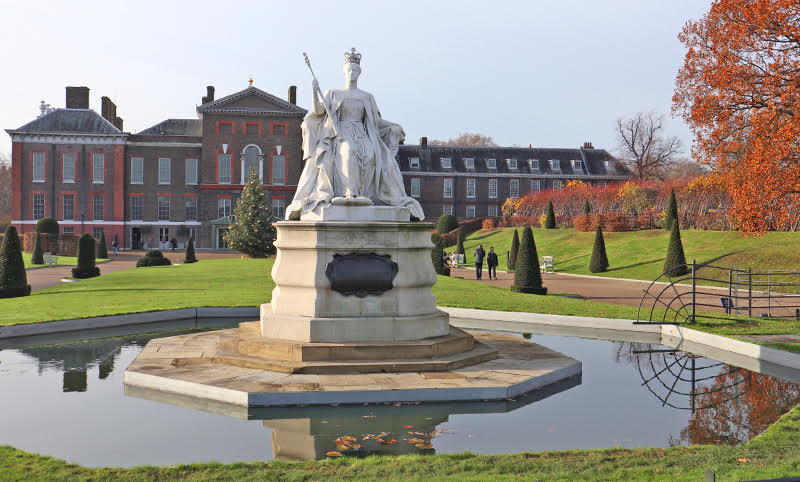 victoria statue elisse